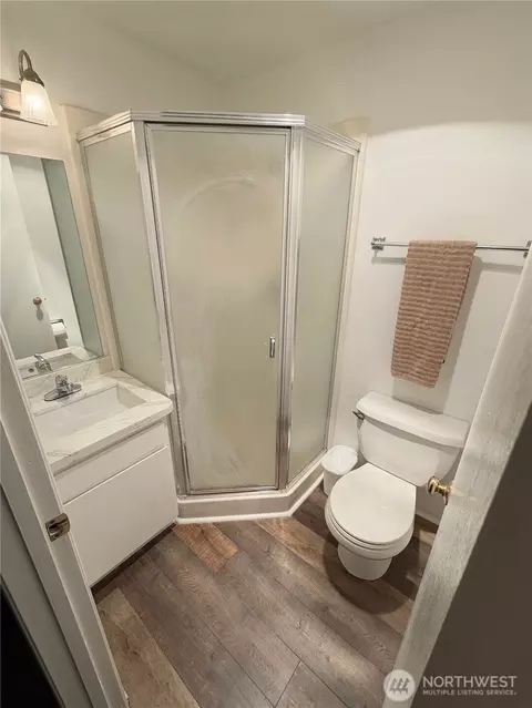 Bath - 172 Lovers Ln #B201, Eastsound, WA 98245 photo 2 of 2