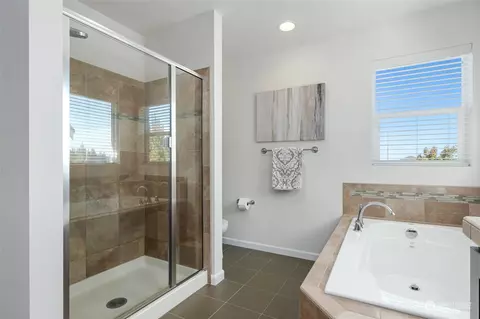 Bath - 3533 198th St SE, Bothell, WA 98012 photo 2 of 3