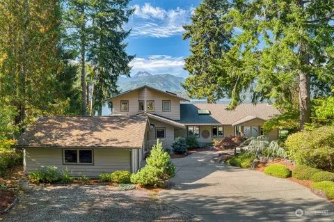 9065 Sunset Ln NW, Seabeck, WA 98380
