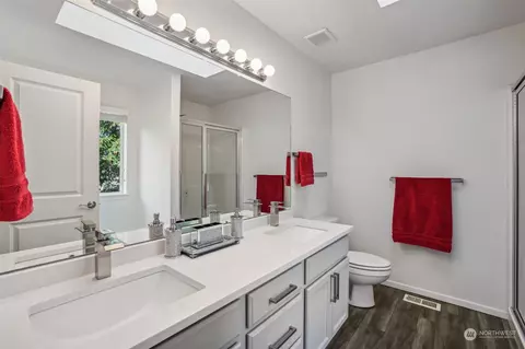Bath - 3519 164th St SE, Bothell, WA 98012 photo 2 of 4