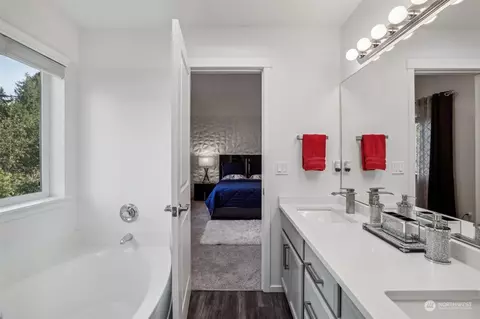 Bath - 3519 164th St SE, Bothell, WA 98012 photo 3 of 4