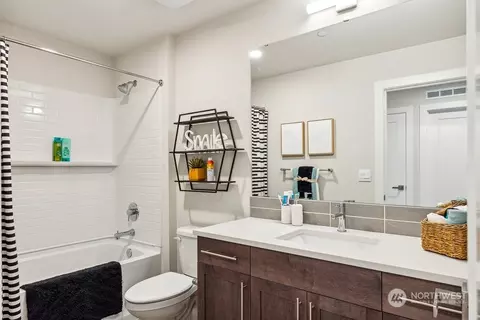 Bath - 4129 163rd St SE, Bothell, WA 98012 photo 2 of 6
