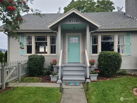 2110 12th St, Anacortes, WA 98221