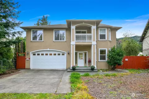 8617 Golden Valley Dr, Maple Falls, WA 98266