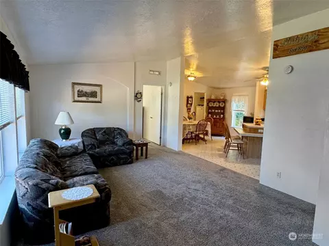 111 Tiffany Ln, Winlock, WA 98596 photo 3