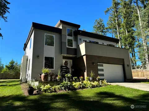 210 Emerald Lake Dr W, Grapeview, WA 98546