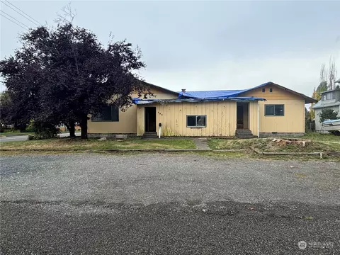 703 M St, Centralia, WA 98531