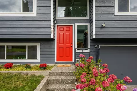 Exterior - 525 222 St SW, Bothell, WA 98021 photo 2 of 7