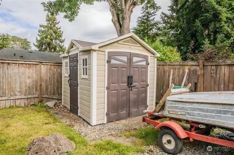 Exterior - 525 222 St SW, Bothell, WA 98021 photo 6 of 7