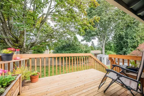 Exterior - 525 222 St SW, Bothell, WA 98021 photo 3 of 7