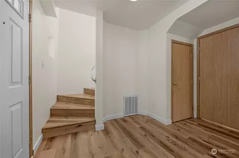 Entry Way - 1825 Walnut St #B, Everett, WA 98201 photo 1 of 1