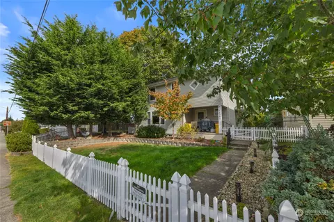Exterior - 1825 Walnut St #B, Everett, WA 98201 photo 2 of 2
