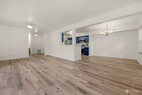 Living - 1825 Walnut St #B, Everett, WA 98201 photo 2 of 3