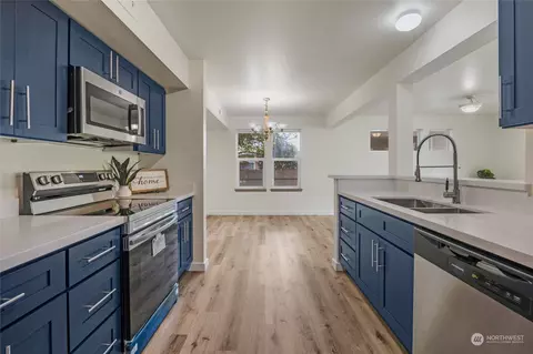 Kitchen - 1825 Walnut St #B, Everett, WA 98201 photo 3 of 5