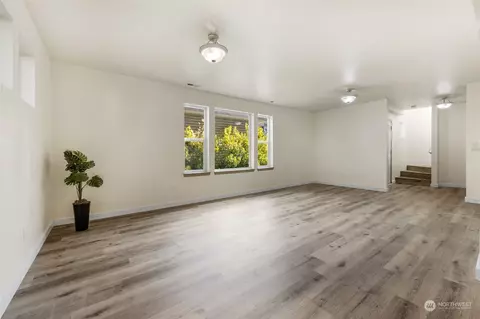 Living - 1825 Walnut St #B, Everett, WA 98201 photo 1 of 3
