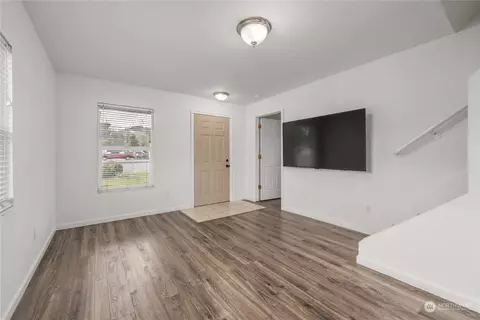 Living - 19125 Orting Kapowsin Hwy E, Orting, WA 98360 photo 1 of 2