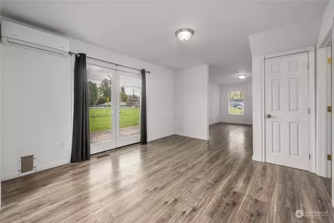 Living - 19125 Orting Kapowsin Hwy E, Orting, WA 98360 photo 2 of 2