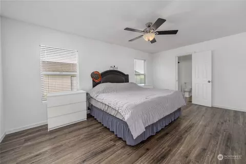 Bedroom - 19125 Orting Kapowsin Hwy E, Orting, WA 98360 photo 1 of 2