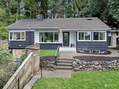 2452 E Phinney Bay Dr, Bremerton, WA 98312