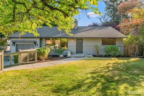 21611 92nd Ave W, Edmonds, WA 98020