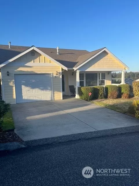 605 NW 12th Loop, Oak Harbor, WA 98277