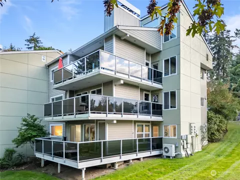 15730 NE 70th Ct, Redmond, WA 98052
