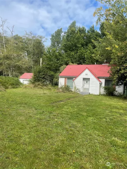 360 State Route 105, Raymond, WA 98577