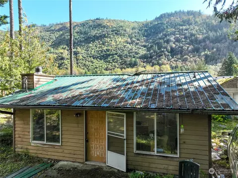 781 King Valley Dr, Maple Falls, WA 98266