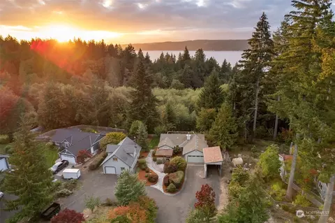 151 E Olympic Palisades Dr, Belfair, WA 98528