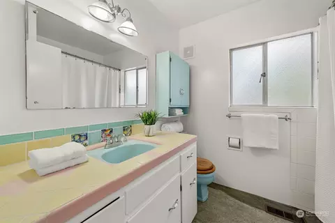 2115 N 90th St, Seattle, WA 98103 photo 9