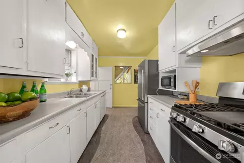 2115 N 90th St, Seattle, WA 98103 photo 6