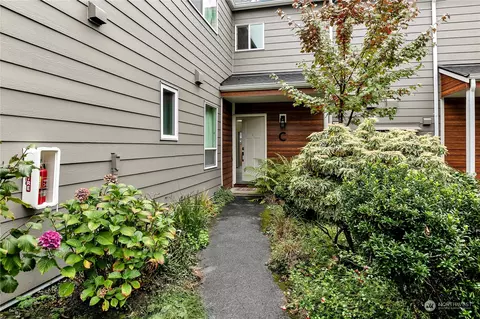 8406 26th Ave SW #C, Seattle, WA 98106