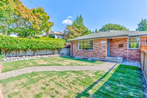 3525 SW Kenyon St, Seattle, WA 98126