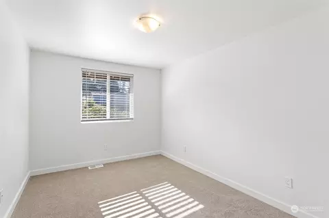 Bedroom - 18930 Bothell-everett Hwy #R103, Bothell, WA 98012 photo 6 of 7