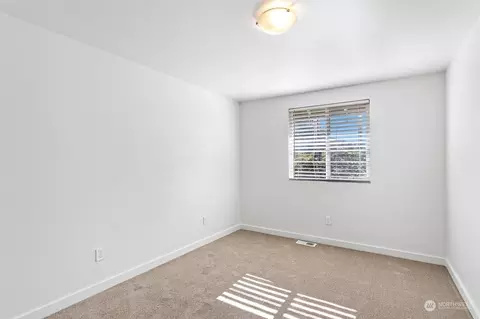 Bedroom - 18930 Bothell-everett Hwy #R103, Bothell, WA 98012 photo 4 of 7