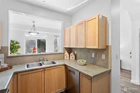 Kitchen - 18930 Bothell-everett Hwy #R103, Bothell, WA 98012 photo 2 of 3