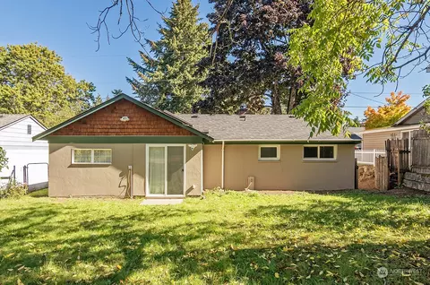 675 Shelton Ave NE, Renton, WA 98056