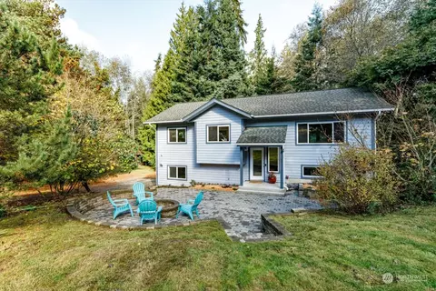 3359 Leroy Cir, Clinton, WA 98236