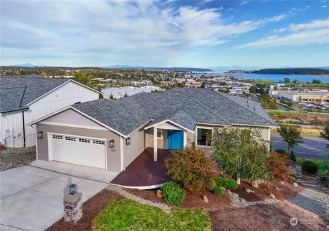625 SW Founders Dr, Oak Harbor, WA 98277