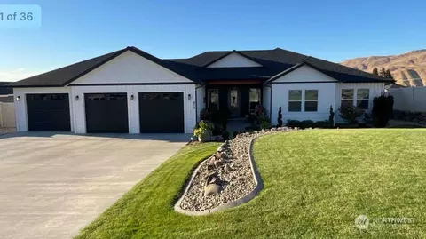 879 Sage Crest Dr, Wenatchee, WA 98801