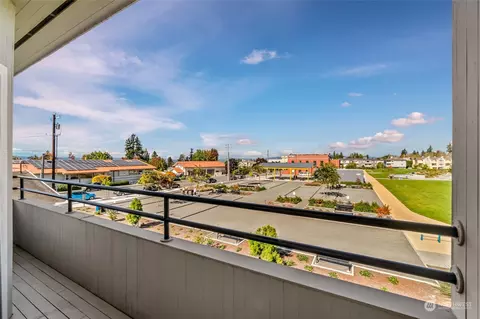 611 Bell St #2, Edmonds, WA 98020
