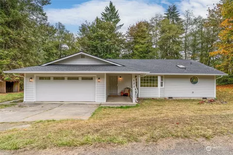 123 Trout Lakes Rd, Castle Rock, WA 98611