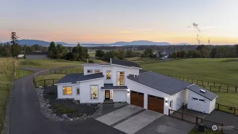 5866 Ronnie Hill Ln, Ferndale, WA 98248