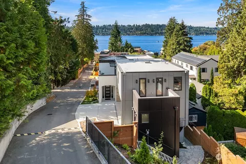 13335 Holmes Point Dr NE, Kirkland, WA 98034
