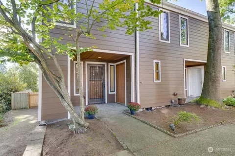 7512 218th St SW #7, Edmonds, WA 98026