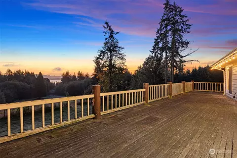 915 Lawson Rd, Camano Island, WA 98282