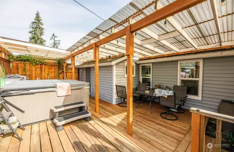 Exterior - 2305 Baker Ave, Everett, WA 98201 photo 5 of 9