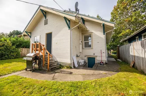 Exterior - 2305 Baker Ave, Everett, WA 98201 photo 3 of 9