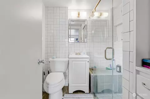 Bath - 2305 Baker Ave, Everett, WA 98201 photo 2 of 2