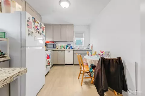 Kitchen - 2305 Baker Ave, Everett, WA 98201 photo 4 of 5